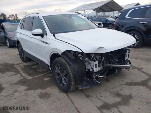 2023 Volkswagen Tiguan SE with VIN 3VV3B7AX3PM071438, listed as a IAAI auction lot 41678623 with 4,775 mi miles. Bid and sale history available at carsss.com. Image 1.
