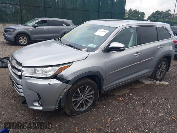 2018 Toyota Highlander SE z VIN 5TDJZRFH6JS545680, wystawiony jako IAAI lot #42548969 z przebiegiem 43 622 mil mil oraz . Historia ofert i sprzedaży dostępna na DreamBid. Obrazek 18.