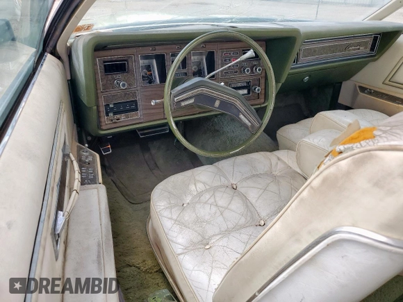 1975 Lincoln Continental z VIN 5Y89A889209, wystawiony jako Copart lot #64262235 z przebiegiem 86 783 mil mil oraz Czysty tytuł • Clean title. Historia ofert i sprzedaży dostępna na DreamBid. Obrazek 8.