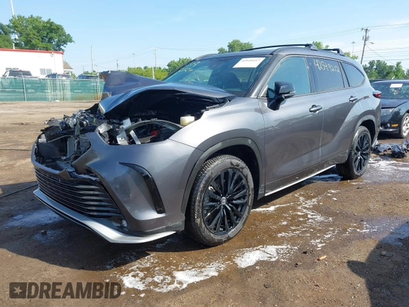 2024 Toyota Highlander LE with VIN 5TDKDRBH2RS568670, listed as a IAAI auction lot 42549212 with 10,600 mi miles and . Bid and sale history available at DreamBid. Image 2.