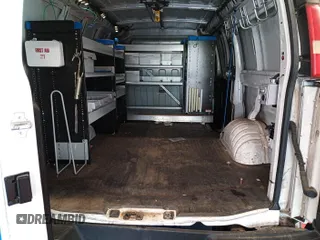 2015 Chevrolet Express Cargo z VIN 1GCWGFCF2F1160764, wystawiony jako IAAI lot #42566615 z przebiegiem 232 493 mil mil oraz . Historia ofert i sprzedaży dostępna na DreamBid. Obrazek 3.