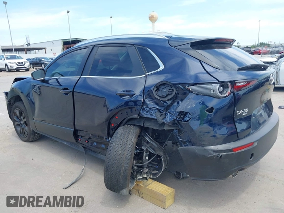 2024 Mazda CX-30 S Select Sport z VIN 3MVDMBBM1RM655682, wystawiony jako IAAI lot #42063971 z przebiegiem 6 771 mil mil oraz . Historia ofert i sprzedaży dostępna na DreamBid. Obrazek 6.