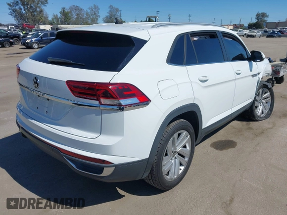 2020 Volkswagen Atlas with VIN 1V2YC2CA4LC205011, listed as a IAAI auction lot 42233807 with 39,084 mi miles and . Bid and sale history available at DreamBid. Image 4.