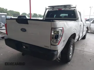 2022 Ford F-150 XL z VIN 1FTEX1CPXNKF06107, wystawiony jako IAAI lot #42692902 z przebiegiem Nie podano mil oraz . Historia ofert i sprzedaży dostępna na DreamBid. Obrazek 4.