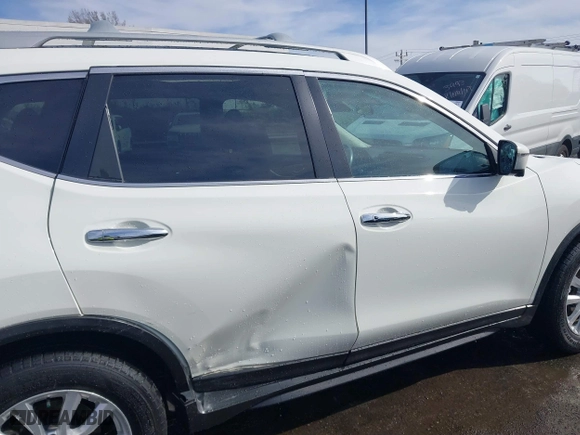 2017 Nissan Rogue SL with VIN 5N1AT2MT4HC832376, listed as a IAAI auction lot 41843307 with 93,106 mi miles. Bid and sale history available at carsss.com. Image 13.