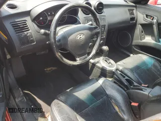 2003 Hyundai Tiburon GT z VIN KMHHN65F33U088538, wystawiony jako Copart lot #54320955 z przebiegiem 220 732 mil mil oraz Szkoda całkowita • Salvage title. Historia ofert i sprzedaży dostępna na DreamBid. Obrazek 8.