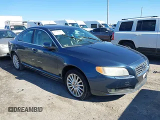 2008 Volvo S80 3.2L with VIN YV1AS982581063345, listed as a IAAI auction lot 41747697 with 154,156 mi miles. Bid and sale history available at carsss.com. Image 1.