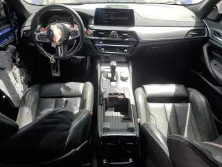 2019 BMW M5 z VIN WBSJF0C58KB448366, wystawiony jako Copart lot #50417885 z przebiegiem 59 061 mil mil oraz Szkoda całkowita • Salvage title. Historia ofert i sprzedaży dostępna na DreamBid. Obrazek 8.