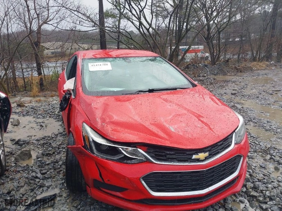 2018 Chevrolet Cruze LT with VIN 1G1BE5SM6J7239125, listed as a IAAI auction lot 41451708 with 88,003 mi miles. Bid and sale history available at carsss.com. Image 6.