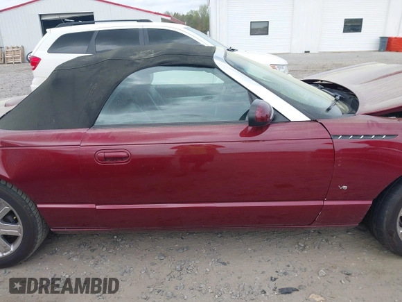 2004 Ford Thunderbird Deluxe z VIN 1FAHP60A24Y104500, wystawiony jako IAAI lot #41952791 z przebiegiem 100 795 mil mil oraz . Historia ofert i sprzedaży dostępna na DreamBid. Obrazek 14.