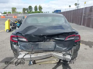 2019 Tesla Model 3 Mid Range z VIN 5YJ3E1EA4KF361967, wystawiony jako IAAI lot #42261724 z przebiegiem 89 902 mil mil oraz . Historia ofert i sprzedaży dostępna na DreamBid. Obrazek 16.
