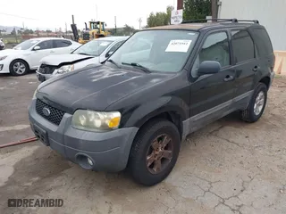 2007 Ford Escape XLT with VIN 1FMCU03Z87KA66723, listed as a IAAI auction lot 42071912 with 170,602 mi miles. Bid and sale history available at carsss.com. Image 2.