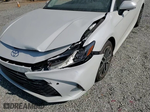 2025 Toyota Camry LE z VIN 4T1DAACK9SU054048, wystawiony jako Copart lot #53659075 z przebiegiem 3 568 mil mil oraz Szkoda całkowita • Salvage title. Historia ofert i sprzedaży dostępna na DreamBid. Obrazek 13.