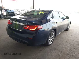 2015 Infiniti Q70 z VIN JN1BY1AP9FM542429, wystawiony jako IAAI lot #41903214 z przebiegiem 139 255 mil mil oraz . Historia ofert i sprzedaży dostępna na DreamBid. Obrazek 4.