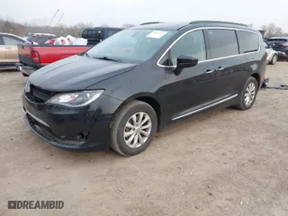 2017 Chrysler Pacifica Touring-L with VIN 2C4RC1BG8HR569467, listed as a IAAI auction lot 41720213 with NaN miles. Bid and sale history available at carsss.com. Image 2.