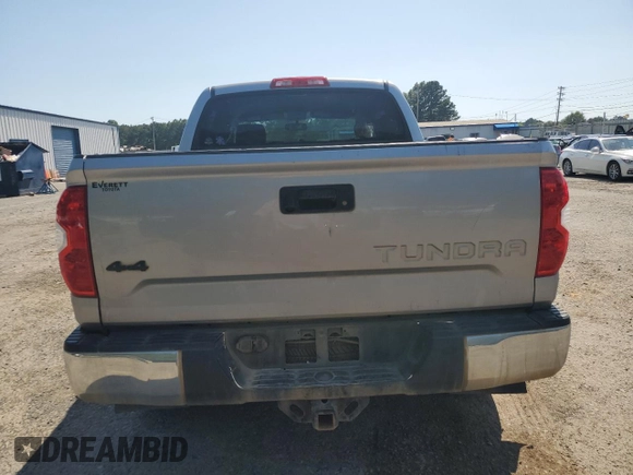 2016 Toyota Tundra SR5 z VIN 5TFDW5F10GX557117, wystawiony jako Copart lot #56503625 z przebiegiem 138 648 mil mil oraz Szkoda całkowita • Salvage title. Historia ofert i sprzedaży dostępna na DreamBid. Obrazek 6.