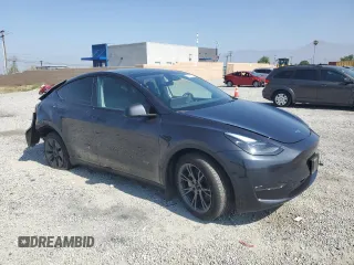 2024 Tesla Model Y Long Range z VIN 7SAYGDEE3RF121102, wystawiony jako Copart lot #60548895 z przebiegiem 13 336 mil mil oraz Szkoda całkowita • Salvage title. Historia ofert i sprzedaży dostępna na DreamBid. Obrazek 4.