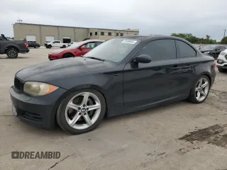2008 BMW 1 Series 135i with VIN WBAUC73528VF24306, listed as a Copart auction lot 70199854 with 195,564 mi miles and Salvage Title. Bid and sale history available at carsss.com. Image 1.