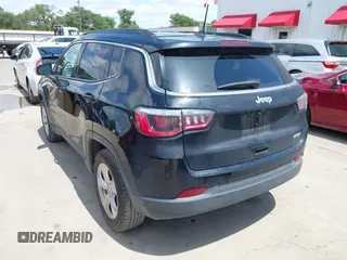 2017 Jeep Compass Latitude z VIN 3C4NJCBB7HT690833, wystawiony jako IAAI lot #42104792 z przebiegiem 64 272 mil mil oraz . Historia ofert i sprzedaży dostępna na DreamBid. Obrazek 3.