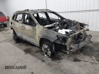 2019 Jeep Cherokee Trailhawk Elite with VIN 1C4PJMBX6KD397657, listed as a IAAI auction lot 41618926 with 1 mi miles. Bid and sale history available at carsss.com. Image 1.