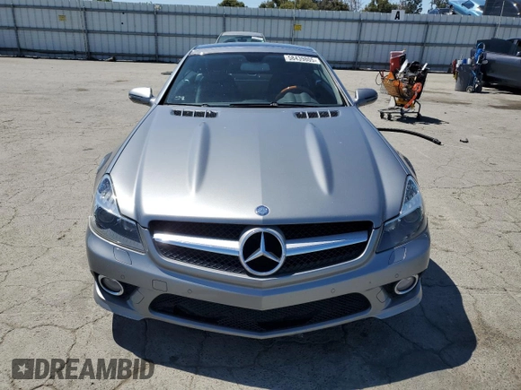 2011 Mercedes-Benz SL 550 z VIN WDBSK7BA8BF161437, wystawiony jako Copart lot #58439805 z przebiegiem 110 606 mil mil oraz Szkoda całkowita • Salvage title. Historia ofert i sprzedaży dostępna na DreamBid. Obrazek 5.