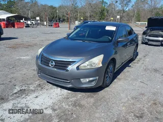 2014 Nissan Altima 2.5 with VIN 1N4AL3AP8EN354535, listed as a IAAI auction lot 41608309 with 172,110 mi miles. Bid and sale history available at carsss.com. Image 2.