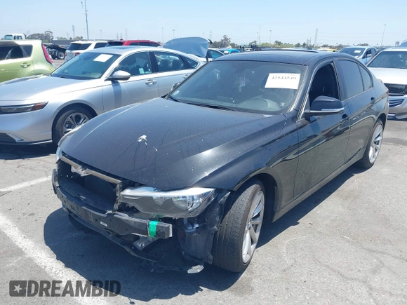 2016 BMW 3 Series 320i xDrive z VIN WBA8E5G55GNT94401, wystawiony jako IAAI lot #42544549 z przebiegiem 79 318 mil mil oraz . Historia ofert i sprzedaży dostępna na DreamBid. Obrazek 17.