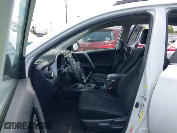 2017 Toyota RAV4 LE z VIN 2T3ZFREV2HW355371, wystawiony jako IAAI lot #42246996 z przebiegiem Nie podano mil oraz . Historia ofert i sprzedaży dostępna na DreamBid. Obrazek 5.