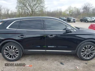 2017 Lincoln MKX Reserve z VIN 2LMPJ8LR7HBL31673, wystawiony jako IAAI lot #42202188 z przebiegiem 80 646 mil mil oraz . Historia ofert i sprzedaży dostępna na DreamBid. Obrazek 13.