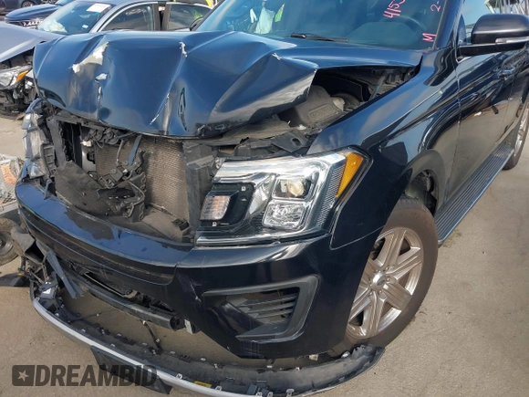 2019 Ford Expedition XLT with VIN 1FMJU1HT1KEA35158, listed as a IAAI auction lot 41538993 with 40,045 mi miles and . Bid and sale history available at DreamBid. Image 6.