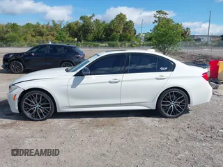 2015 BMW 3 Series 328i xDrive z VIN WBA3B3C58FF548041, wystawiony jako IAAI lot #42038075 z przebiegiem 113 974 mil mil oraz . Historia ofert i sprzedaży dostępna na DreamBid. Obrazek 14.