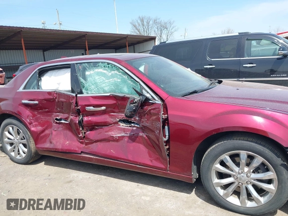 2019 Chrysler 300 Limited with VIN 2C3CCAKG3KH586622, listed as a IAAI auction lot 42050999 with 63,861 mi miles. Bid and sale history available at carsss.com. Image 13.