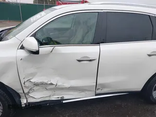 2017 Acura MDX with VIN 5FRYD4H39HB024919, listed as a IAAI auction lot 41785118 with 90,573 mi miles. Bid and sale history available at carsss.com. Image 17.