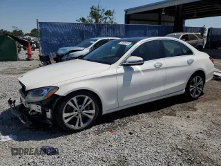 2018 Mercedes-Benz C 300 z VIN WDDWF4JB2JR339071, wystawiony jako Copart lot #57460325 z przebiegiem 88 787 mil mil oraz Szkoda całkowita • Salvage title. Historia ofert i sprzedaży dostępna na DreamBid. Obrazek 1.
