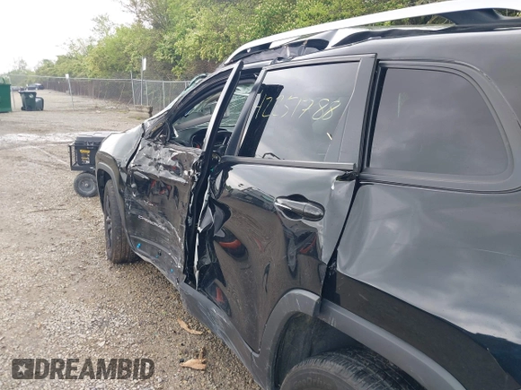 2021 Jeep Cherokee Latitude with VIN 1C4PJLCB9MD125782, listed as a IAAI auction lot 42251788 with 89,534 mi miles and . Bid and sale history available at DreamBid. Image 17.