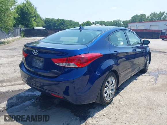 2013 Hyundai Elantra GLS z VIN KMHDH4AE0DU564978, wystawiony jako IAAI lot #39801664 z przebiegiem 40 046 mil mil oraz . Historia ofert i sprzedaży dostępna na DreamBid. Obrazek 4.