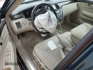 2008 Cadillac DTS 1SC z VIN 1G6KD57Y88U174251, wystawiony jako Copart lot #53309195 z przebiegiem 71 103 mil mil oraz Szkody całkowita. Historia ofert i sprzedaży dostępna na DreamBid. Obrazek 8.