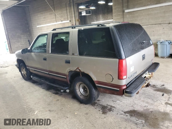 1998 GMC Yukon with VIN 1GKEC13R9WJ715363, listed as a Copart auction lot 81483814 with 186,437 mi miles and Salvage Title. Bid and sale history available at carsss.com. Image 2.