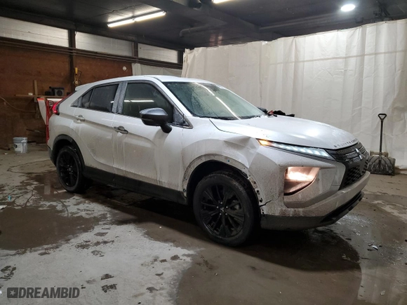 2022 Mitsubishi Eclipse Cross LE with VIN JA4ATVAA4NZ001262, listed as a Copart auction lot 46250715 with 31,800 mi miles and Salvage Title. Bid and sale history available at carsss.com. Image 4.