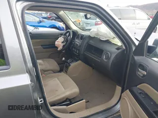 2011 Jeep Patriot Sport with VIN 1J4NF1GB9BD202472, listed as a IAAI auction lot 41923467 with 139,727 mi miles. Bid and sale history available at carsss.com. Image 5.