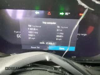 2023 Volvo XC60 Plus Dark Theme z VIN YV4H60DLXP1338593, wystawiony jako Copart lot #54832565 z przebiegiem 17 406 mil mil oraz Nie do naprawy • Non repairable. Historia ofert i sprzedaży dostępna na DreamBid. Obrazek 9.