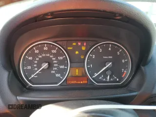 2011 BMW 1 Series 128i z VIN WBAUP7C54BVK78416, wystawiony jako Copart lot #49027615 z przebiegiem 172 409 mil mil oraz Szkoda całkowita • Salvage title. Historia ofert i sprzedaży dostępna na DreamBid. Obrazek 9.