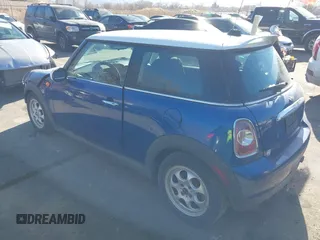2012 MINI Hardtop с VIN WMWSU3C5XCT542826, выставлен на аукционе IAAI как лот 41372017 с пробегом 162 156 миль миль и . История ставок и продаж доступна на DreamBid. Изображение 3.