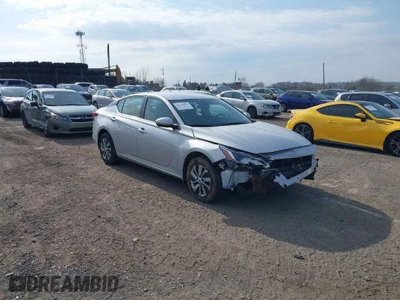 2019 Nissan Altima 2.5 S with VIN 1N4BL4BW0KC142252, listed as a IAAI auction lot 41722876 with 28,677 mi miles. Bid and sale history available at carsss.com. Image 1.