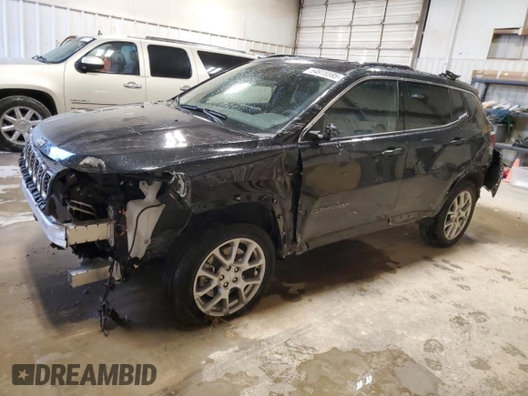 2024 Jeep Compass Latitude Lux с VIN 3C4NJDFN9RT133806, выставлен на аукционе Copart как лот 54915595 с пробегом 11 991 миль миль и Списание • Salvage title. История ставок и продаж доступна на DreamBid. Изображение 1.