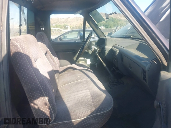 1989 Ford F-150 z VIN 1FTEF15YXKPA91958, wystawiony jako IAAI lot #42390477 z przebiegiem 21 554 mil mil oraz . Historia ofert i sprzedaży dostępna na DreamBid. Obrazek 5.