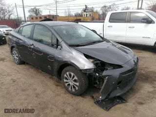 2019 Toyota Prius LE with VIN JTDL9RFU9K3009363, listed as a IAAI auction lot 41812912 with 28,442 mi miles. Bid and sale history available at carsss.com. Image 1.