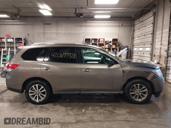 2014 Nissan Pathfinder S with VIN 5N1AR2MM7EC601720, listed as a IAAI auction lot 42067759 with 114,910 mi miles and . Bid and sale history available at DreamBid. Image 13.