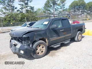 2007 Chevrolet Silverado 1500 LT w/1LT with VIN 2GCEC19J671591822, listed as a IAAI auction lot 41841804 with 325,059 mi miles. Bid and sale history available at carsss.com. Image 2.