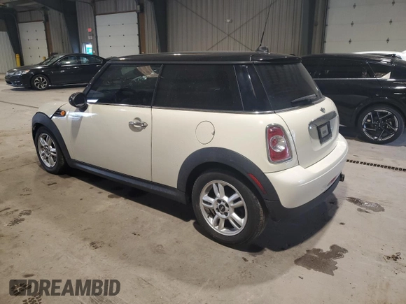 2013 MINI Hardtop z VIN WMWSU3C57DT688747, wystawiony jako Copart lot #56912395 z przebiegiem 110 149 mil mil oraz Szkoda całkowita • Salvage title. Historia ofert i sprzedaży dostępna na DreamBid. Obrazek 2.
